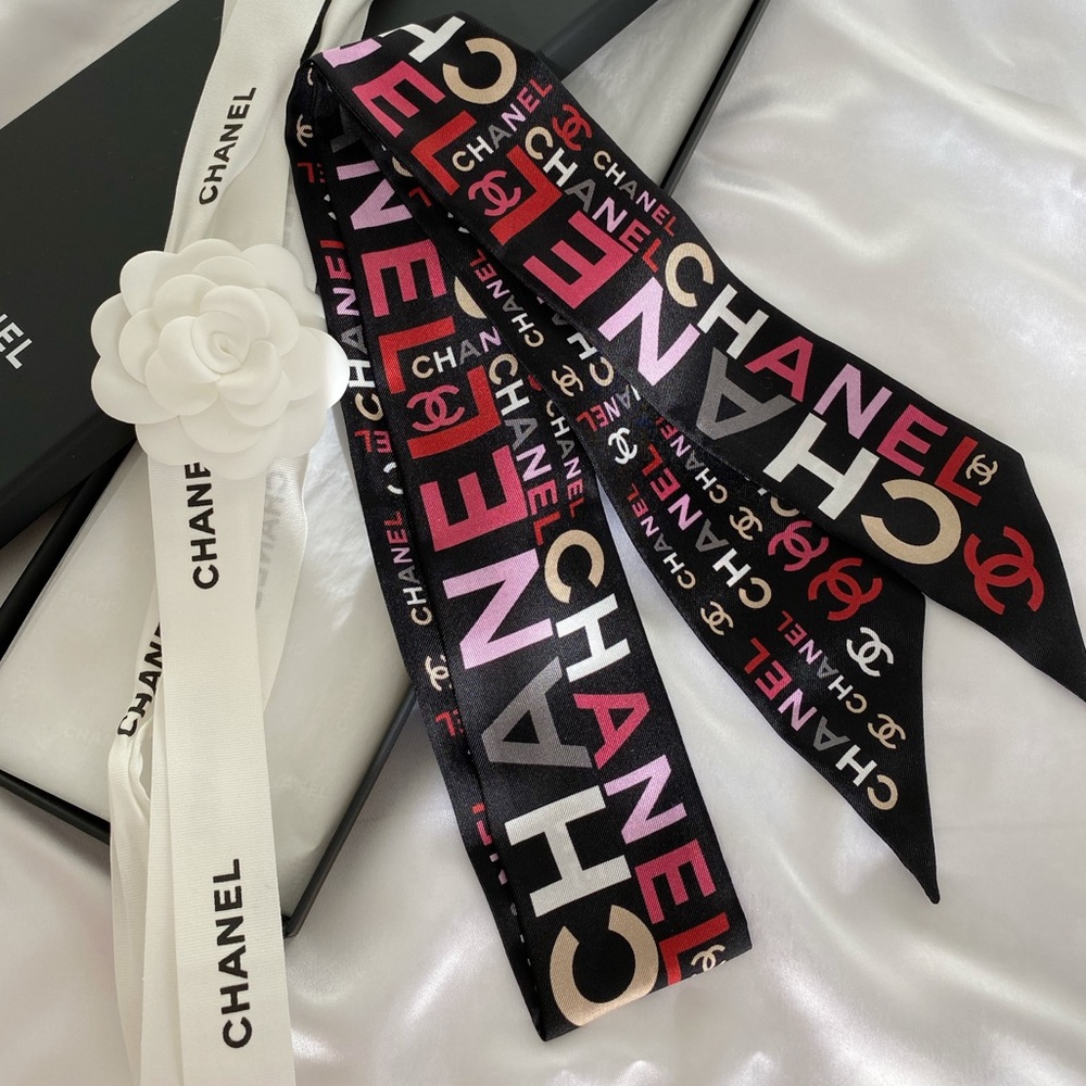 CHANEL Black and Pink Logo Scarf - Picture 14 of 16
